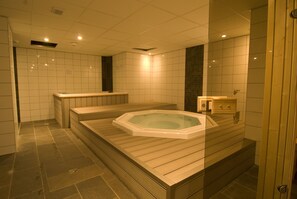Bathtub spa indoor