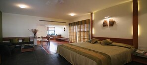 Club Room, 1 King Bed
