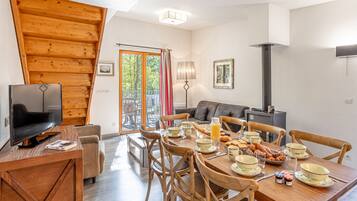 Cottage, 3 Bedrooms (8 persons (CDF)) | Private kitchen | Fridge, microwave, stovetop, dishwasher