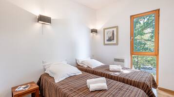1 bedroom, free cots/infant beds, WiFi