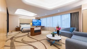 Minibar, in-room safe, desk, iron/ironing board - Howard Johnson Wyndham Leonora plzaz Shanghai (Shanghai)