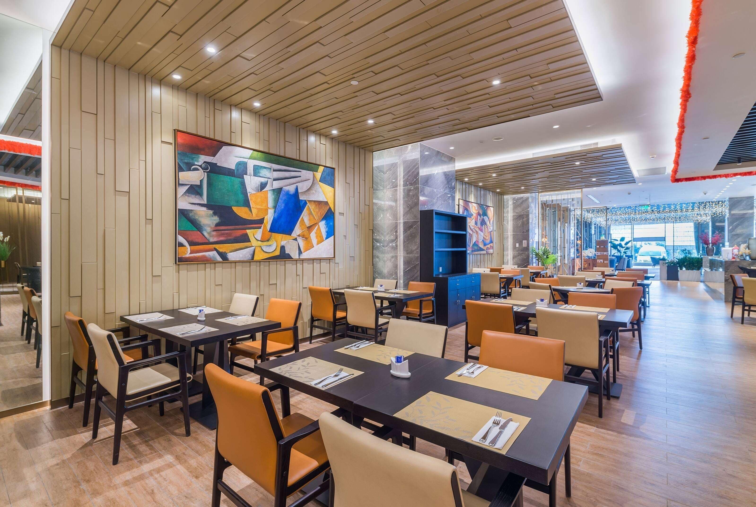 3 restaurants, breakfast, lunch, dinner served; international cuisine