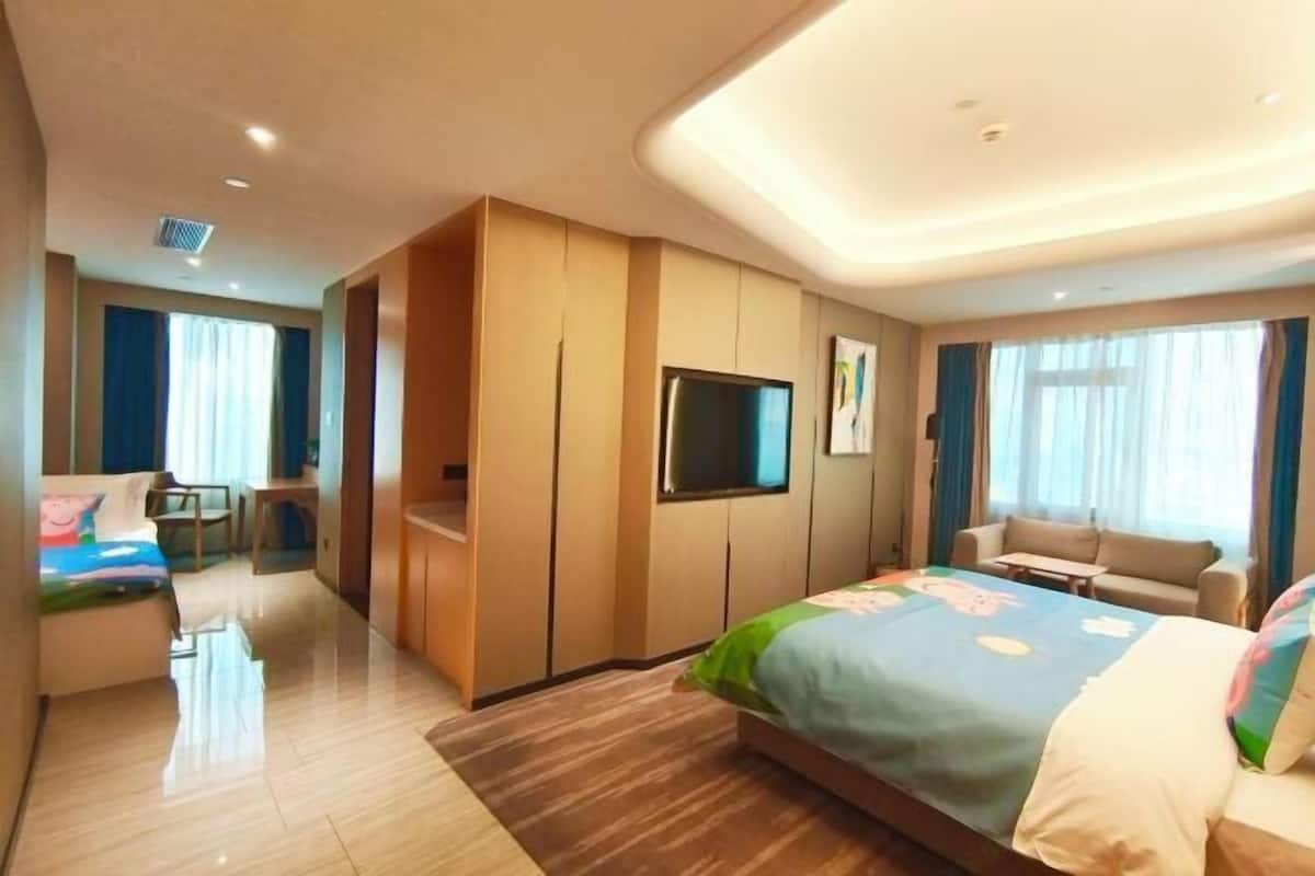 Minibar, Zimmersafe, Schreibtisch, Bügeleisen/Bügelbrett