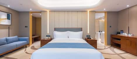Minibar, in-room safe, desk, iron/ironing board