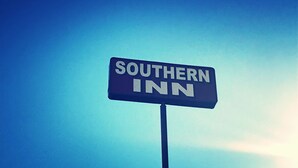 A sign for Southern Inn. - Southern Inn Lumberton (Lumberton)