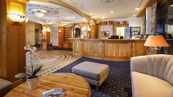 Lobby lounge