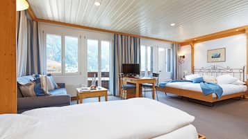 DOPPELZIMMER Comfort Plus mit separater Sofaecke und Balkon
