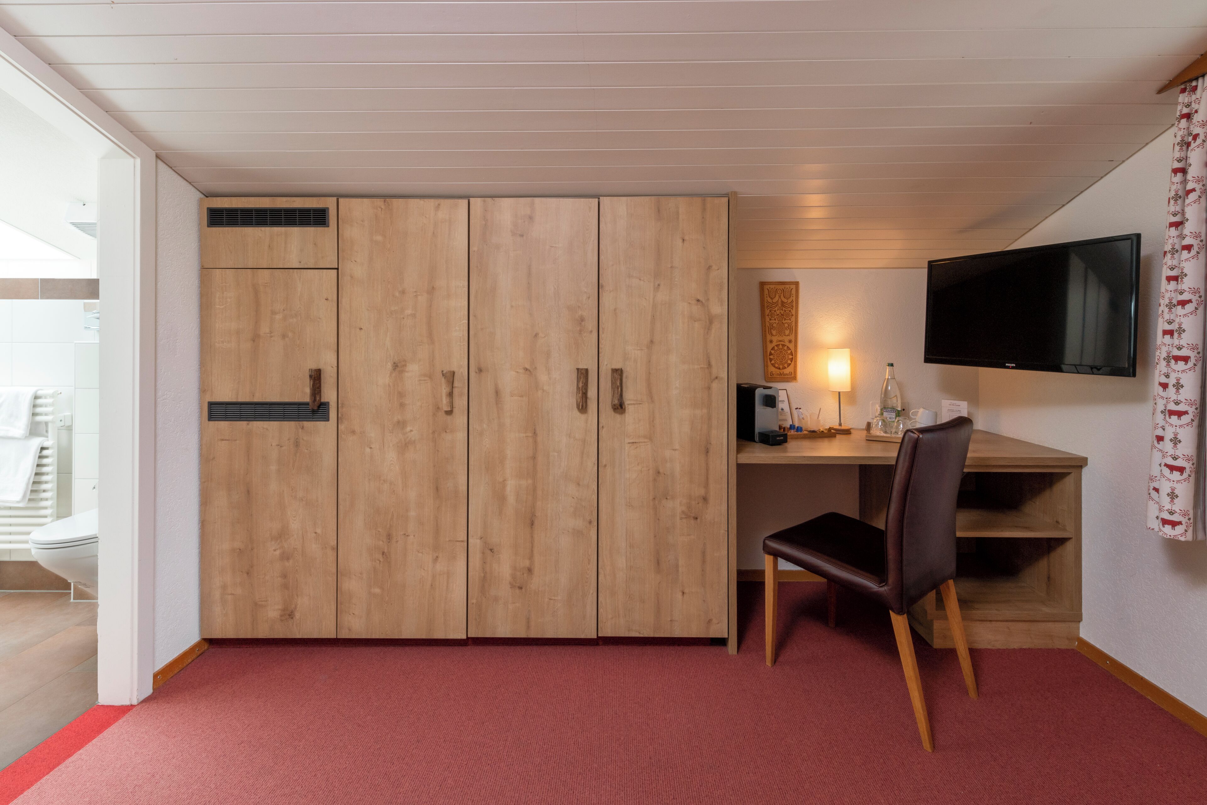 basic double or twin room | 1 bedroom, hypo-allergenic bedding, down duvets, in-room safe