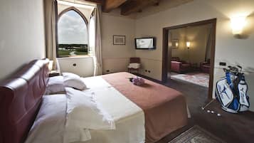 Suite | 2 bedrooms, minibar, in-room safe, desk