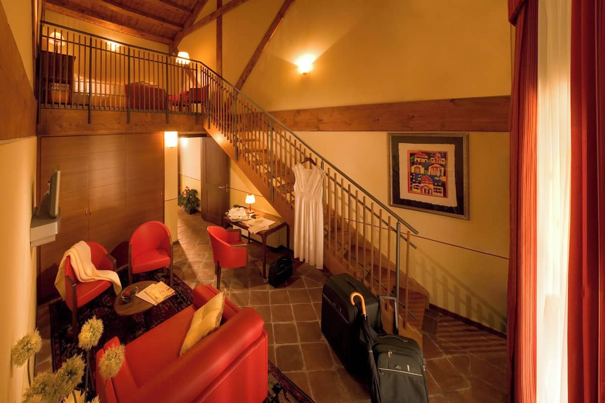 Junior Suite | Minibar, in-room safe, desk, laptop workspace