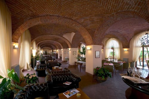 Breakfast, lunch, dinner served; local cuisine, garden views