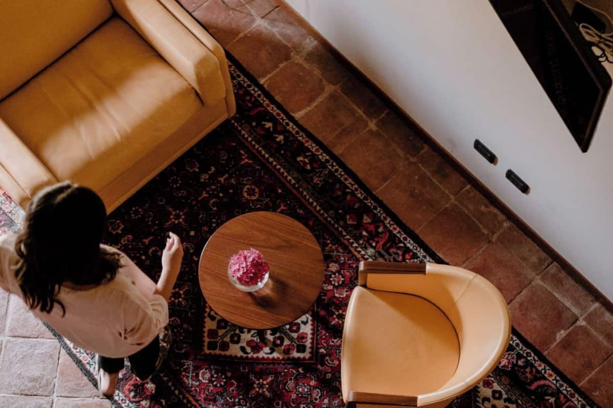 Minibar, coffres-forts dans les chambres, bureau