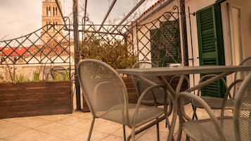 Triple Superior Room with a Terrace and a View of the Historic Center | Terraza o patio