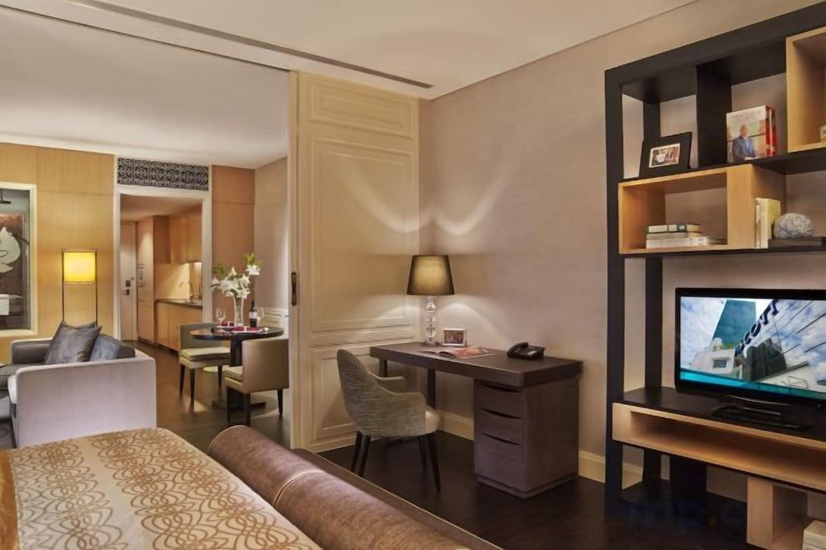 Living area | Flat-screen TV, DVD player