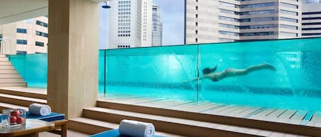 Leilighet, 1 soverom (Brown Suite) | Utendørsbasseng | Utendørsbasseng og solsenger