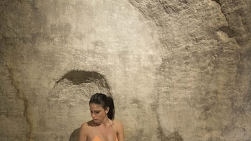 Sauna, hot tub, steam room, 1 treatment room, massages