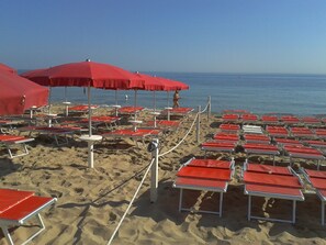 Private beach nearby, free beach shuttle, beach bar - Masseria Fortificata Donnaloia  (Monopoli)