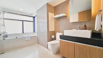 Premier Apartment, 2 Bedrooms | Bathroom | Shower, rainfall showerhead, eco-friendly toiletries, hair dryer