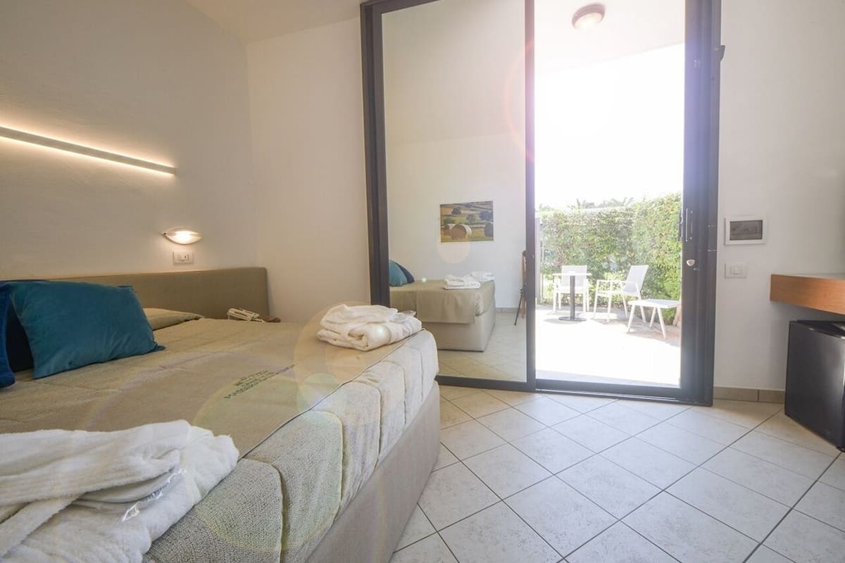 Superior-Zimmer, Gartenblick | 1 Schlafzimmer, Minibar, Zimmersafe, Schreibtisch