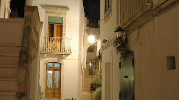 Fachada del alojamiento - Noche