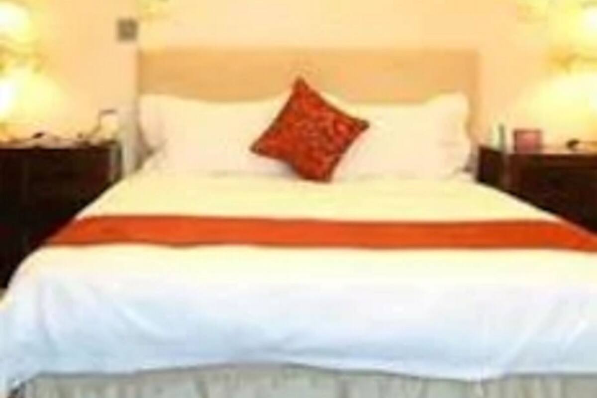 Deluxe One Bed Room