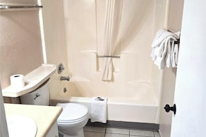 Apartment, 1 Bedroom, Kitchen | Bathroom | Free toiletries, hair dryer, towels
