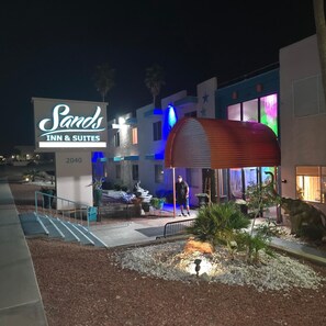 Property entrance - Sands Inn & Suites (Lake Havasu City)