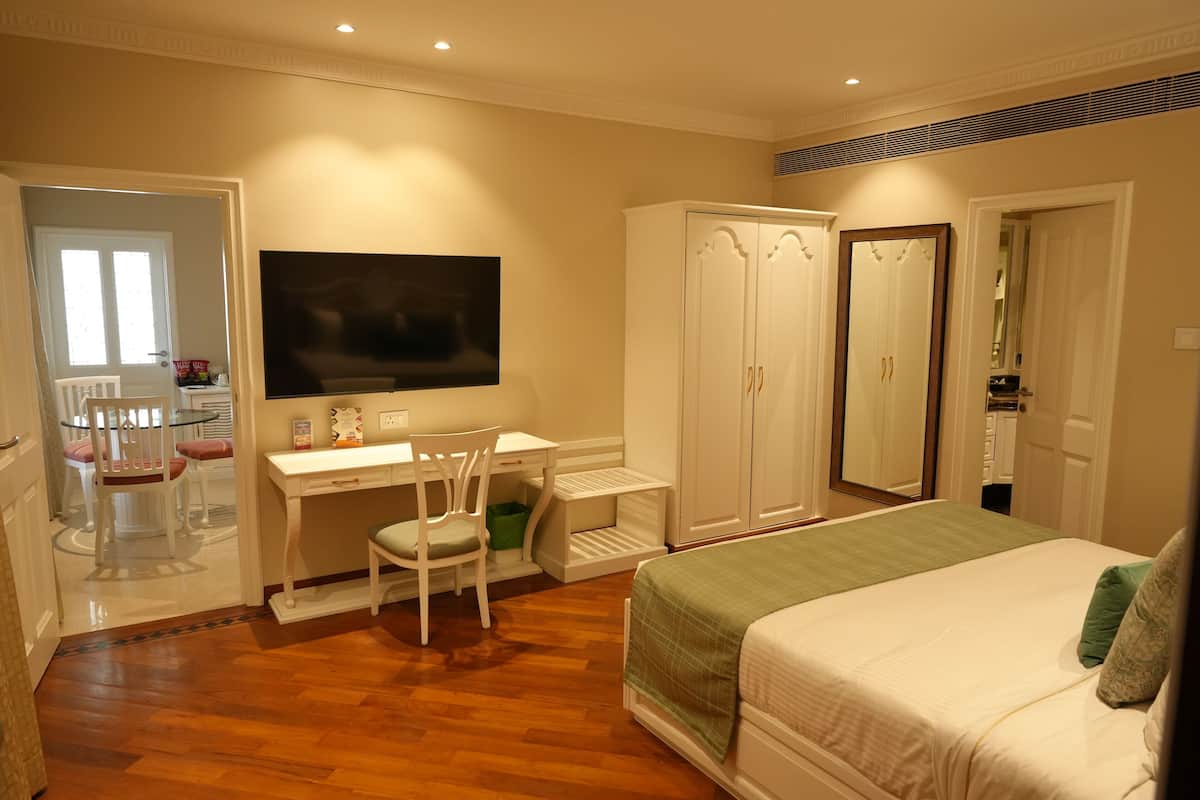 Luxury Suite