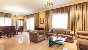 Presidential-Suite | Minibar, Zimmersafe, Schreibtisch, laptopgeeigneter Arbeitsplatz