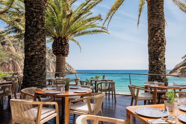 3 restaurants, lunch, brunch served; Mediterranean cuisine