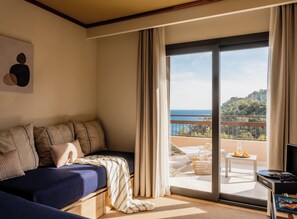 Minibar, in-room safe, blackout drapes, free WiFi