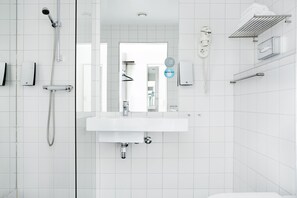 Ducha, secador de pelo, toallas