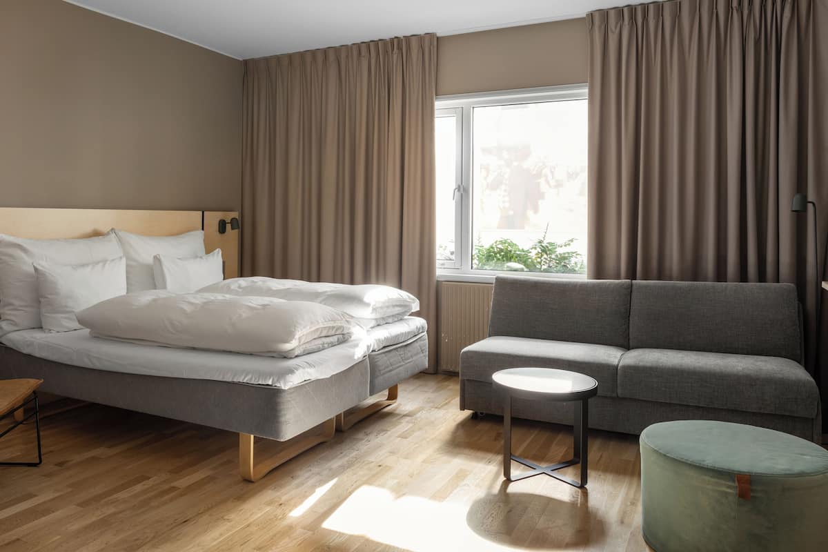 Habitación familiar, 2 camas individuales, para no fumadores | Cortinas blackout, insonorización y ropa de cama