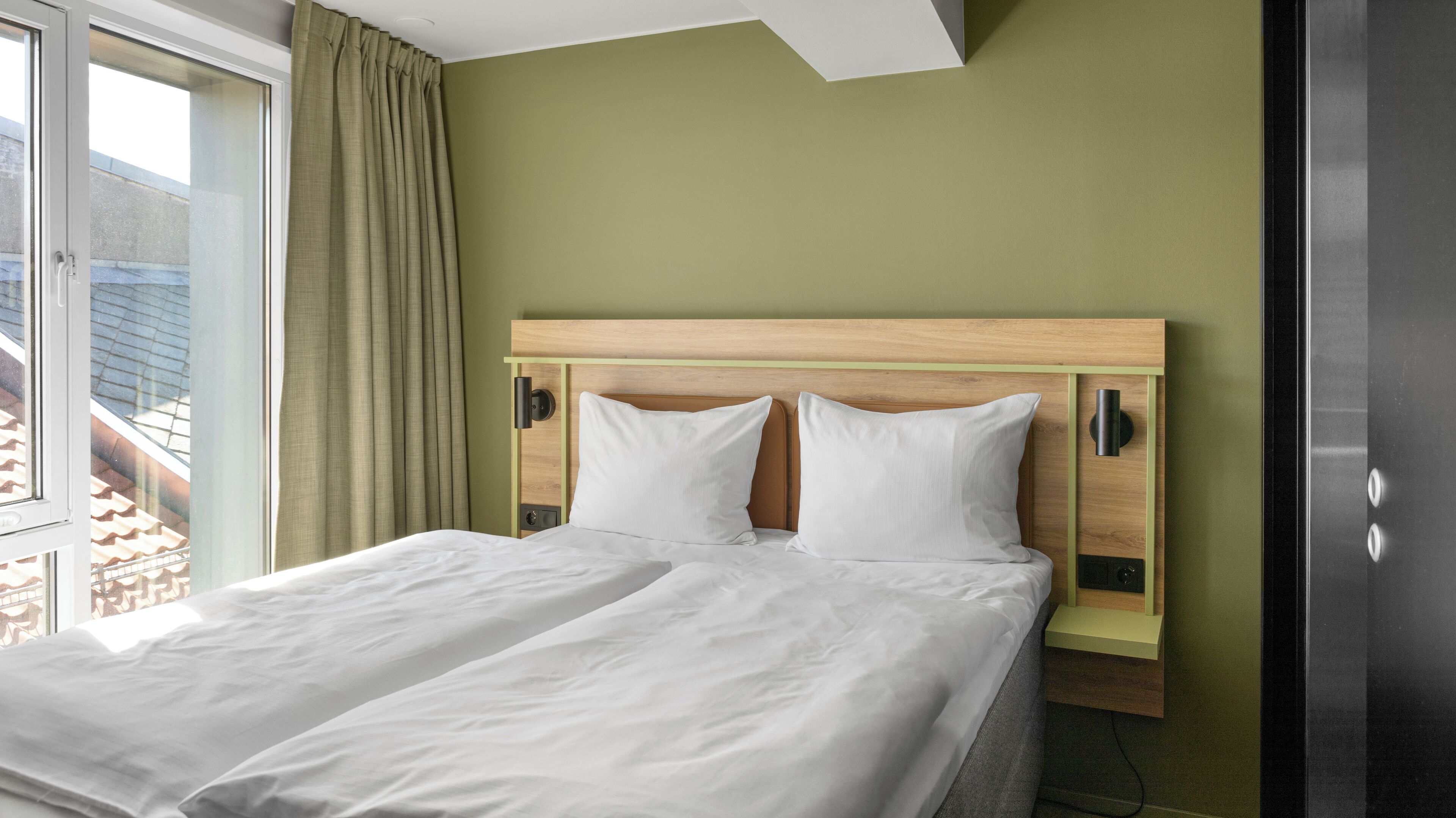 double room (compact) | 1 bedroom, blackout curtains, soundproofing, bed sheets