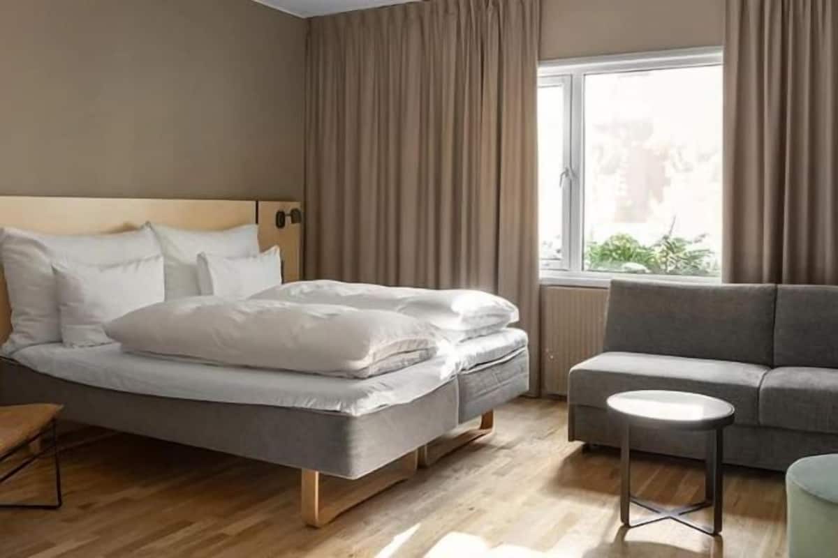 Blackout curtains, soundproofing, bed sheets, wheelchair access