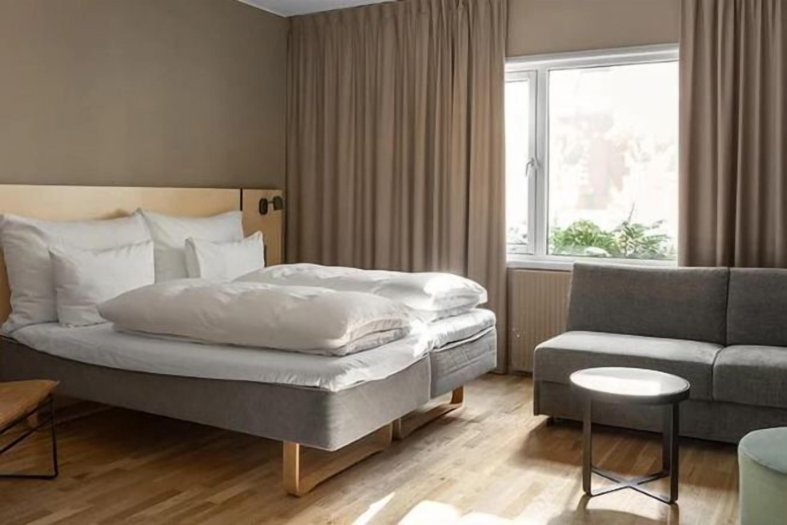 Verdunkelungsvorhänge, schallisolierte Zimmer, Bettwäsche
