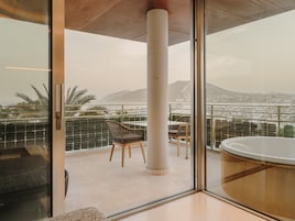 Grand Studio Suite, Sea View, Corner | Balcony view