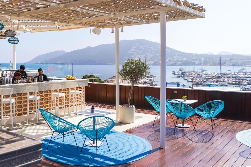 2 restaurants, breakfast, lunch, dinner served; mediterranean cuisine