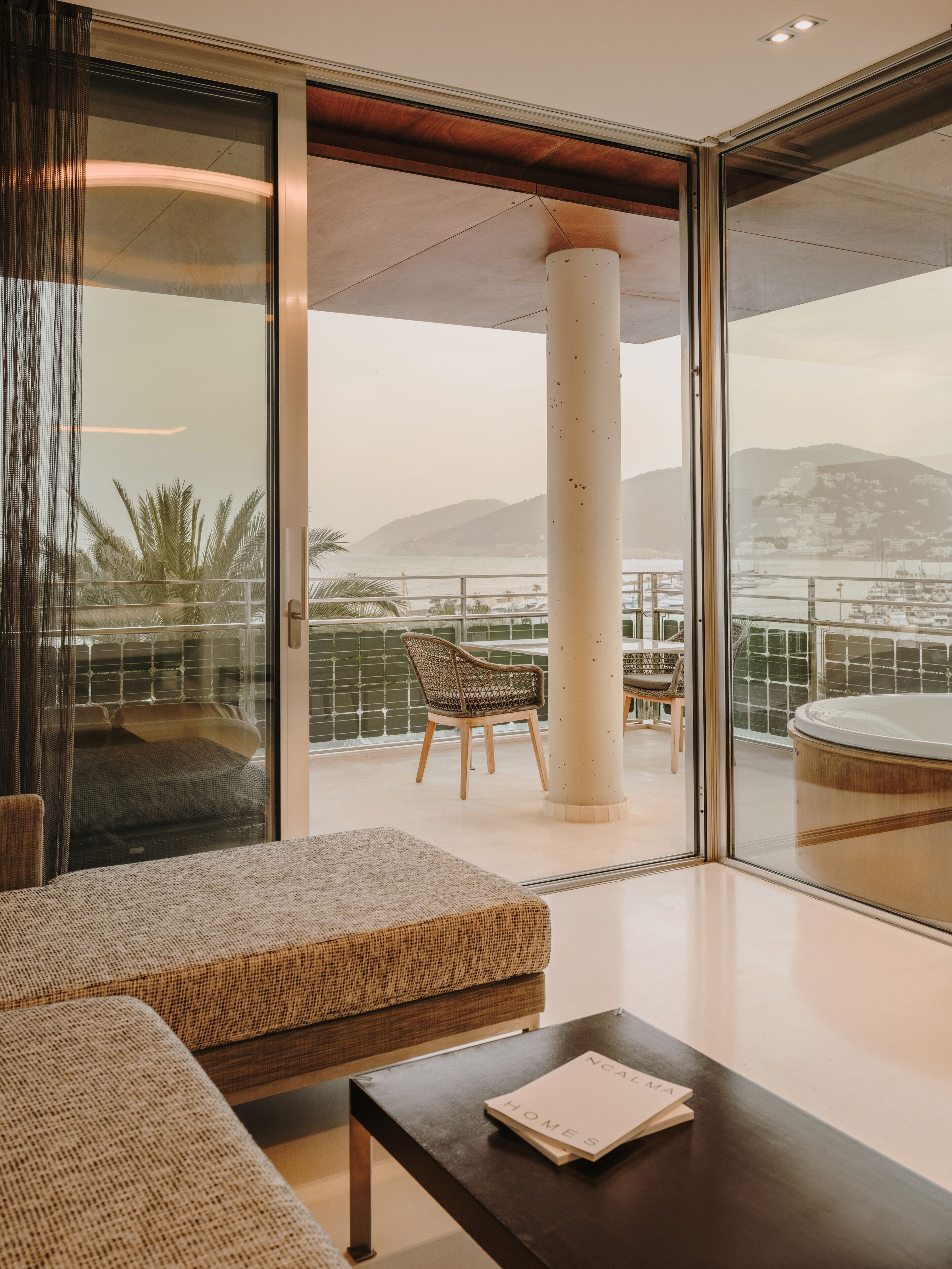 Grand Studio Suite, Sea View, Corner | Hypo-allergenic bedding, in-room safe, desk, blackout curtains