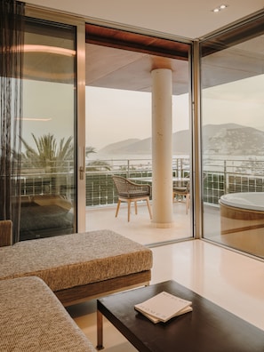 Grand Studio Suite, Sea View, Corner