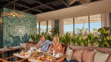 Petit déjeuner buffet compris tous les jours