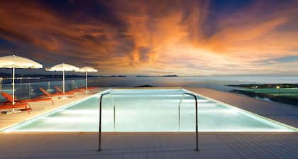 The Signature Level at TRS Ibiza Hotel – All Inclusive Adults Only +16 – Entrance to Clubs Included
