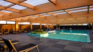Sauna seca, banheira de hidromassagem, banho turco/hammam