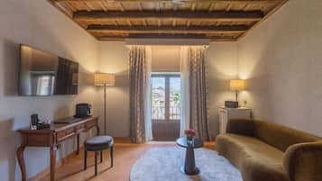 Suite Garden | Living area | LCD TV