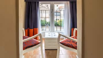 Suite Chiostro | Minibar, in-room safe, desk, free WiFi