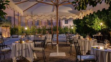 تقديم الغداء والعشاء، الأطباق العالمية