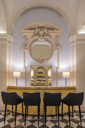 Bar (on property) - Donna Camilla Savelli – VRetreats (Rome)