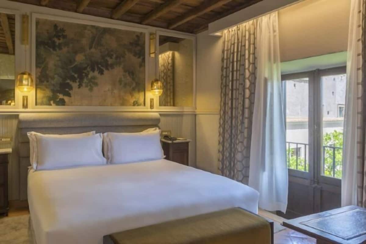 1 chambre, minibar, coffres-forts dans les chambres, bureau