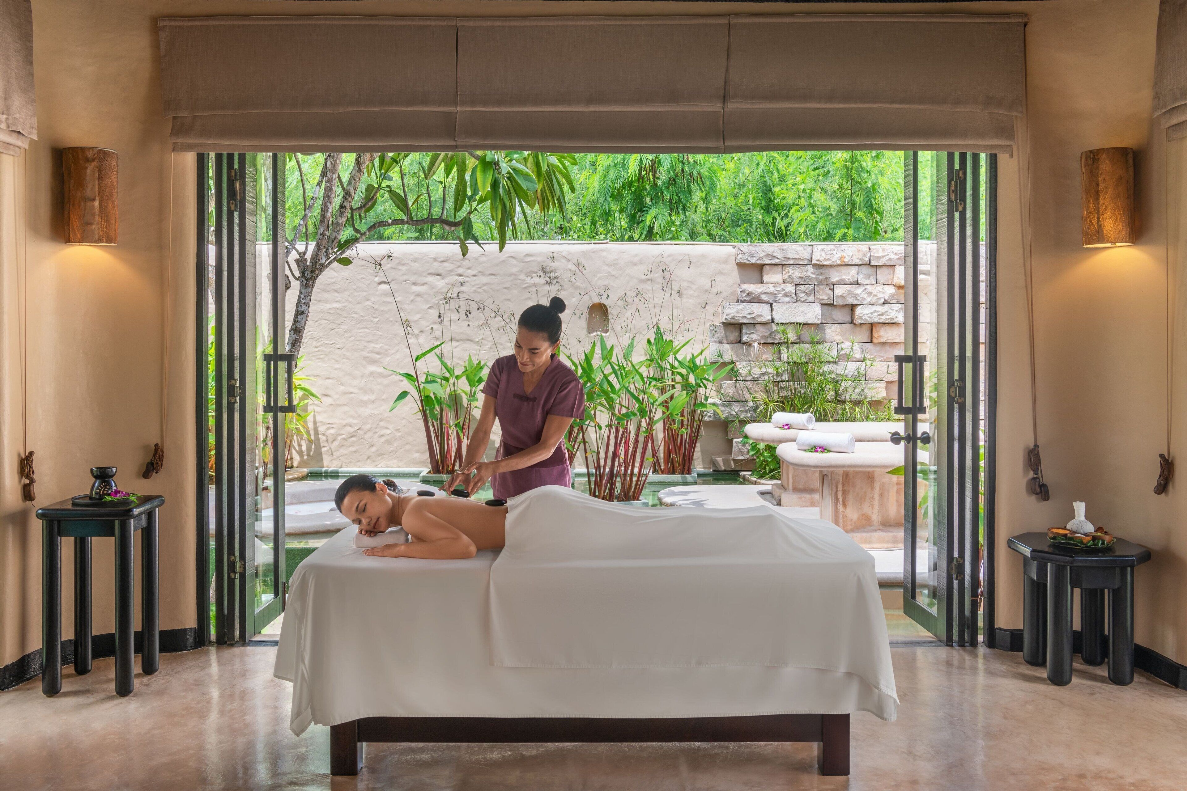 Couples treatment rooms, sauna, hot tub, steam room, body treatments