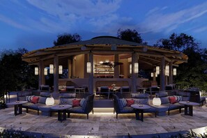 Bar à cocktails, vue sur la mer, ouvert certains jours